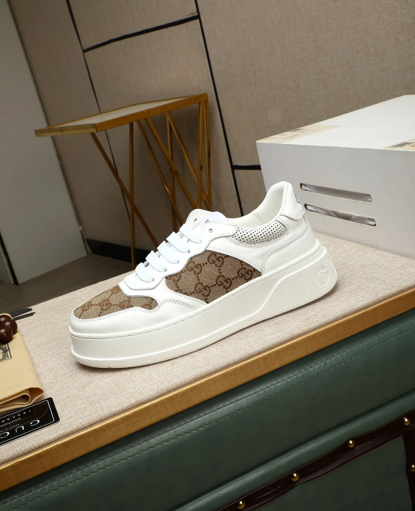 Men's shoes 💰400 GUCCI🔍🔍The latest models are on sale at the same time at the counter. Original calfskin imported from Italy, genuine leather lining, (high-end, extravagant, and classy) with exquisite workmanship. Soles: Original soles specially provided by the original factory. ⚠Exclusive double-layer movable molded soles are super comfortable⚠. Photos of the real thing🎬The real thing is better🔍🔍"High quality·Follow the order" Code number 38-44
